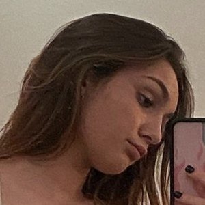 Annabelle Gesson, 21 (TikTok Star)