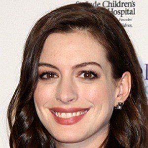Anne Hathaway, 42 (Actriz de Cine)