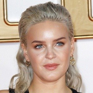Anne-Marie, 34 (流行歌手)