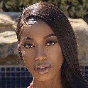 Anne Moore, 29 (Instagram明星)