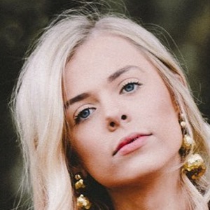 Anne Wilson, 23 (Rock Singer)