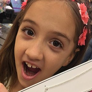 Annelise CraftyGirls, 17 (YouTube Star)