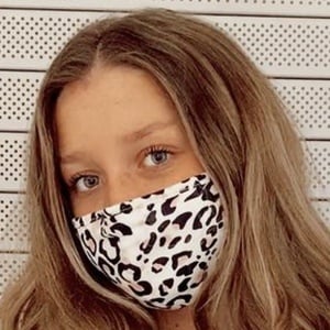 Annica Jane, 19 (YouTube Star)