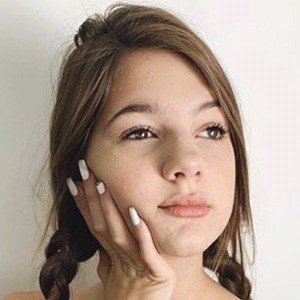 Annie Rose, 19 (YouTube Star)