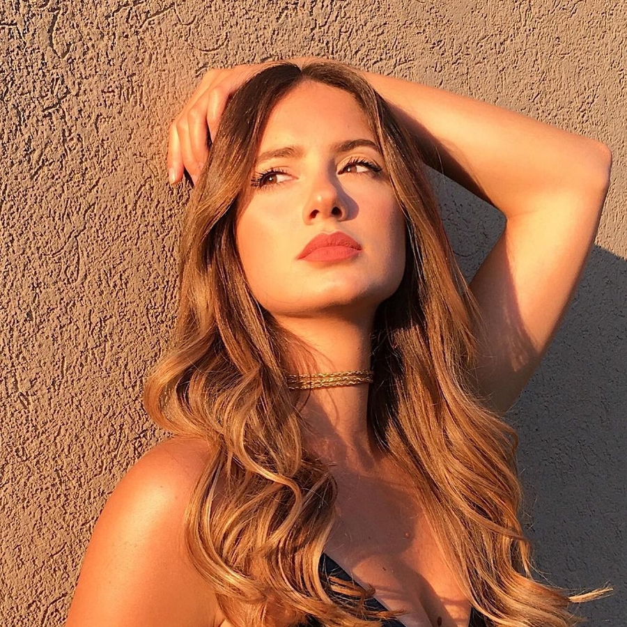 Antonella Carabelli, 31 (電視女演員)