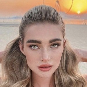 Antonia Freya Lydia, 28 (Instagram明星)