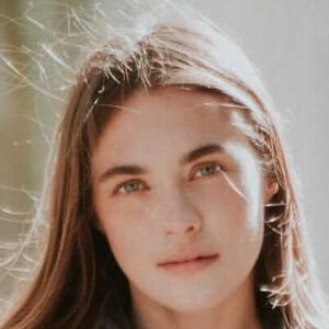 Anya Lesun, 35 (Modelo)