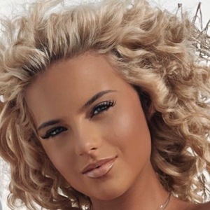 Apollonia Llewellyn image 4