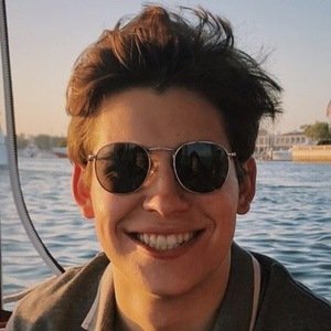 Ari Elkins, 25 (TikTok明星)