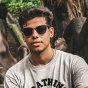 Ari Petrou, 26 (Instagram Star)