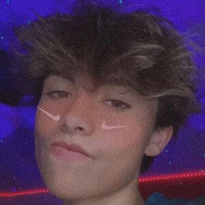 Ari Vera, 22 (Звезда Тиктока)