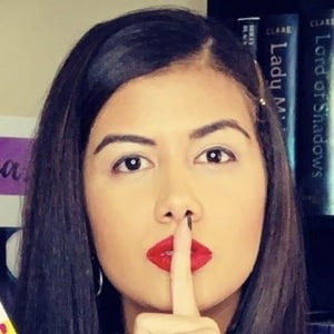 Ariana Godoy, 35 (Blogger)