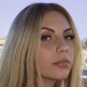 Arianna Flowers, 22 (TikTok明星)