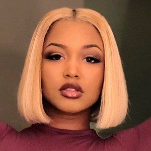 Ariel Foxx image 5