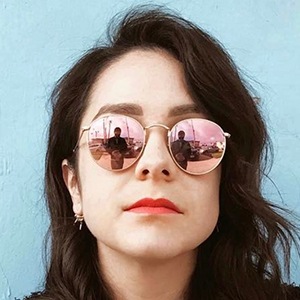 Arielle Vey, 36 (Photographer)