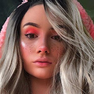 Ariellxe, 25 (Instagram Star)