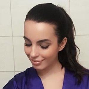 Armina Mevlani, 34 (Modelo)