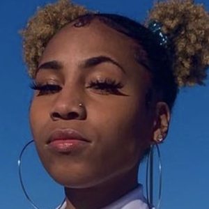 Arri.arii, 23 (TikTok Star)