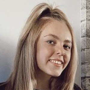 Ash Warrener, 24 (Estrella de TikTok)