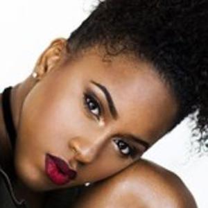 Asha Bromfield, 30 (電視女演員)