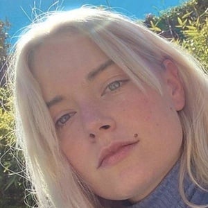 Ashe, 32 (流行歌手)