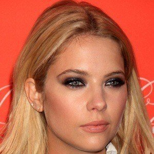 Ashley Benson, 35 (Actriz de Televisión)
