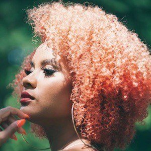 Ashley Hall, 34 (Instagram明星)