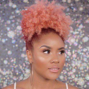 Ashley Hall, 34 (Instagram明星)