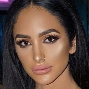 Ashley Holm, 34 (Визажист)