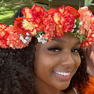 Ashley Jones, 25 (Estrella de TikTok)