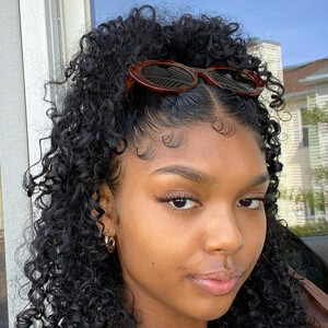 Ashley Jones, 25 (TikTok明星)