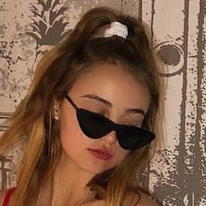 Ashley Liz Cooper, 27 (现实之星)