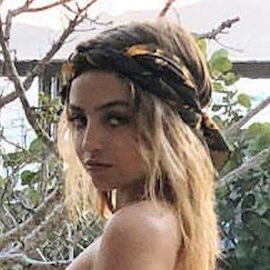 Ashley Liz Cooper, 27 (现实之星)