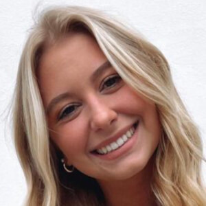 Ashley Sims, 22 (TikTok明星)