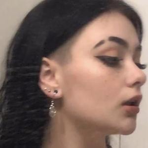 Ashlynn Courtney, 21 (TikTok明星)