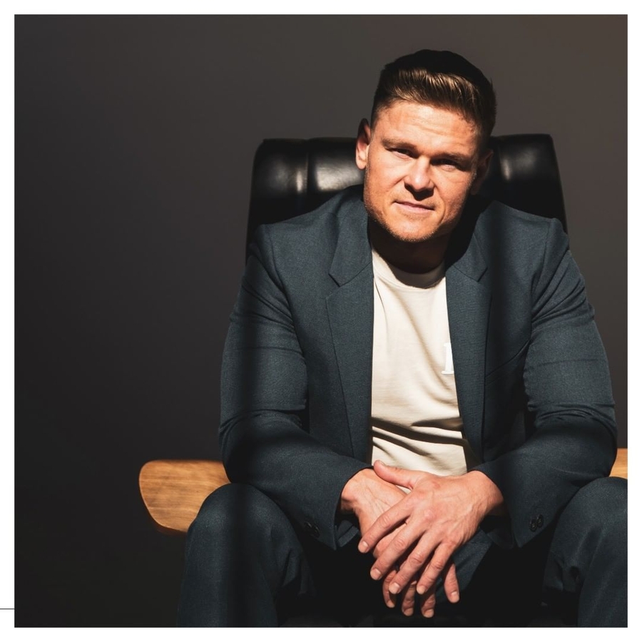 Ashton Pienaar, 36 (现实之星)