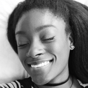 AsToldByAllie, 32 (YouTube明星)