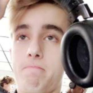 AstroidmaniaVideos, 24 (YouTube Star)