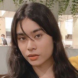 Athalia Buswani, 22 (TikTok Star)