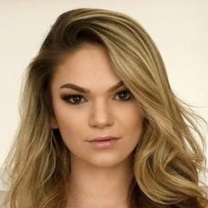 Athena Faris, 28 (TikTok明星)