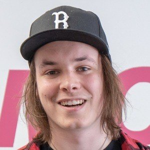 Atozy, 28 (YouTube Star)