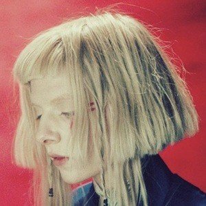 Aurora Aksnes, 29 (流行歌手)