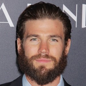 Austin Stowell image 6