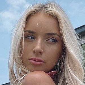Avalon Nadfalusi, 23 (Instagram明星)