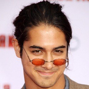 Avan Jogia, 33 (Attore TV)