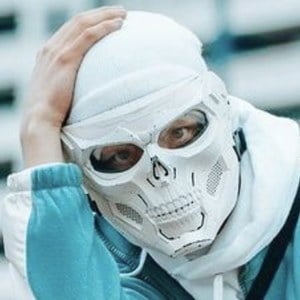 avemoves, 24 (TikTok Star)