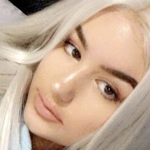 avilixo, 24 (TikTok Star)