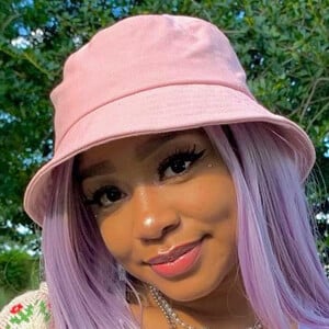 axaila, 21 (Star d'Instagram)