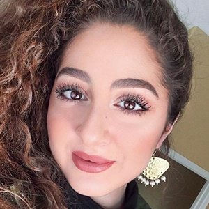 Aya Sellami, 27 (博主)