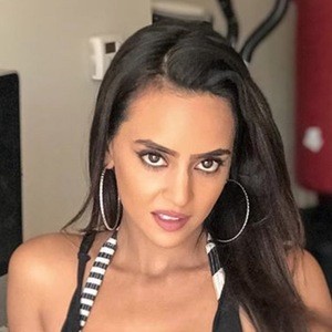 Azra Valani, 32 (Instagram明星)